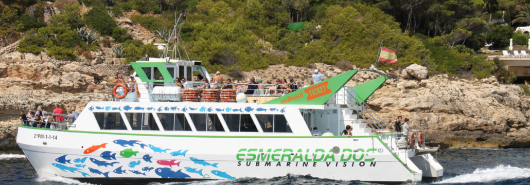Foto lateral del buque Esmeralda Dos